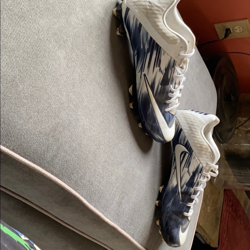Baseball cleats